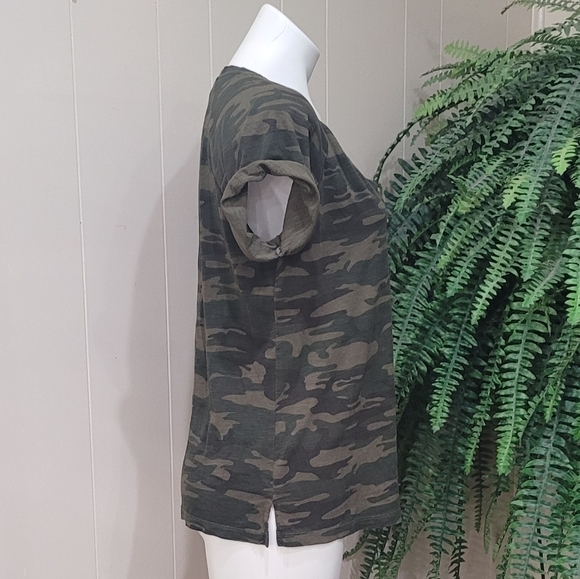 Sanctuary Green Camo Print Short Sleeve T-Shirt Women's Size Small S - Picture 3 of 9